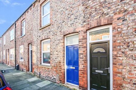 Gladstone Street, 2 bedroom Mid Terrace House to rent, £950 pcm