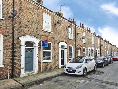 2 bedroom Mid Terrace House to rent