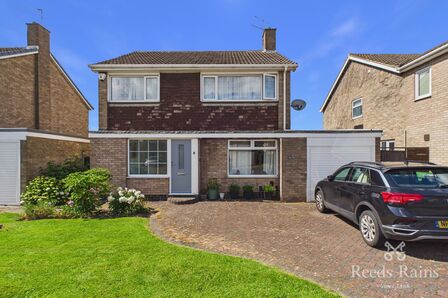 Ryecroft Avenue, 4 bedroom Detached House for sale, &pound;450,000