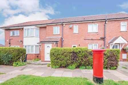 Beech Court, 2 bedroom Mid Terrace House to rent, £1,100 pcm