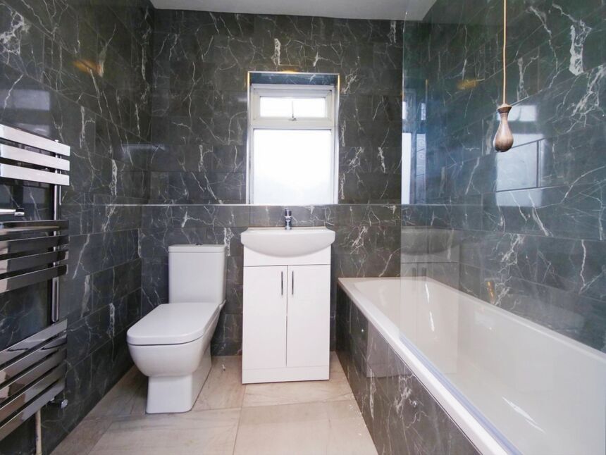 En-Suite Bathroom