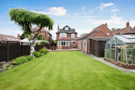 Hobgate, 4 bedroom Detached House for sale, £725,000