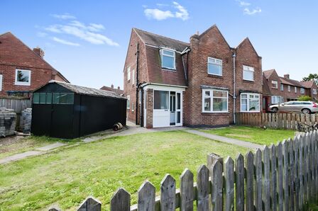 The Knoll, 3 bedroom Semi Detached House to rent, £1,400 pcm