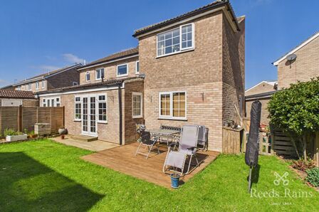 4 bedroom Semi Detached House for sale