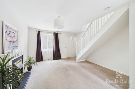 2 bedroom Mid Terrace House for sale