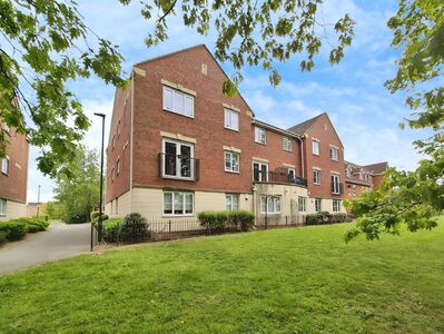 Dukes Court, 2 bedroom  Flat to rent, £1,050 pcm