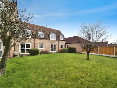 Front Street, 1 bedroom  Flat for sale, £120,000