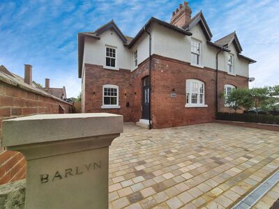 School Lane, 5 bedroom Semi Detached House to rent, £2,500 pcm
