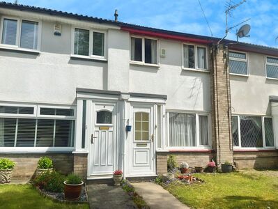 3 bedroom Mid Terrace House for sale