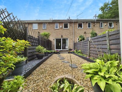 2 bedroom Mid Terrace House for sale
