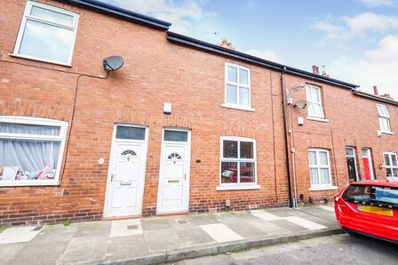 2 bedroom Mid Terrace House for sale