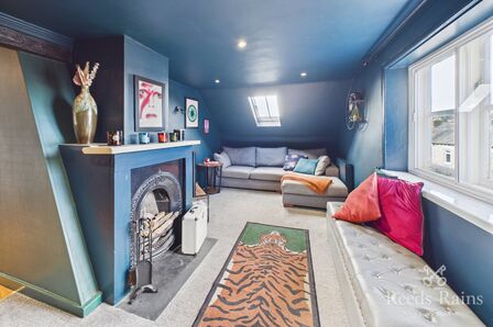 2 bedroom Flat for sale