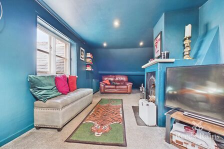 Holgate Road, 2 bedroom Flat for sale, &pound;180,000