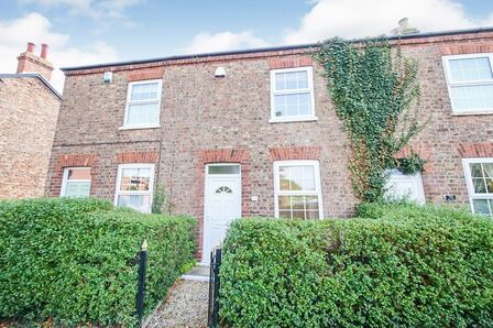 2 bedroom Mid Terrace House for sale