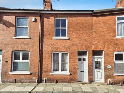 2 bedroom Mid Terrace House for sale