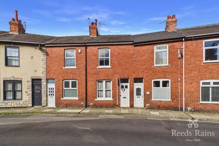 2 bedroom Mid Terrace House for sale
