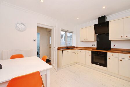 2 bedroom End Terrace House for sale