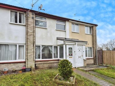 3 bedroom Mid Terrace House for sale