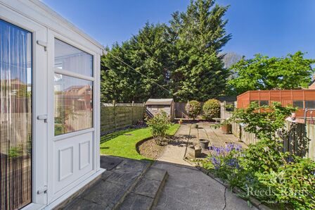 3 bedroom Mid Terrace House for sale