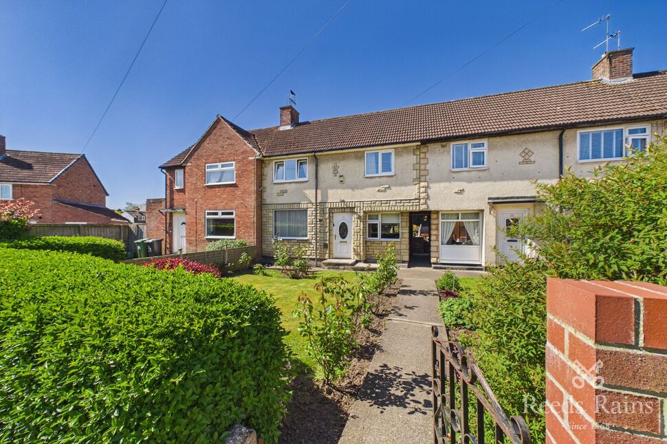 3 bedroom Mid Terrace House for sale