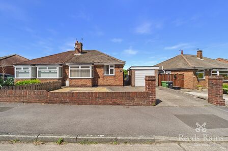 Sherwood Grove, 2 bedroom Semi Detached Bungalow to rent, &pound;1,250 pcm