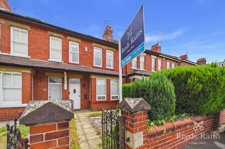 3 bedroom Mid Terrace House for sale