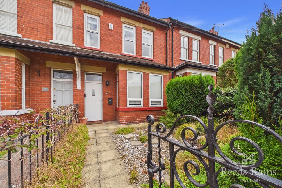 3 bedroom Mid Terrace House for sale