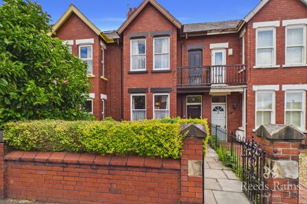 3 bedroom Mid Terrace House for sale
