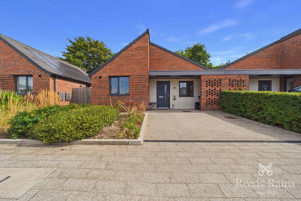 Main image of 2 bedroom Semi Detached Bungalow to rent, Restharrow Road, York, North Yorkshire, YO24