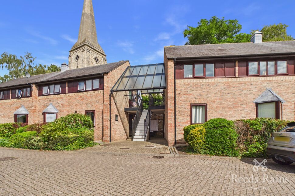 2 bedroom Flat for sale