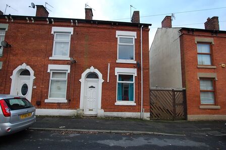 2 bedroom End Terrace House to rent