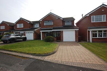 Brecon Crescent, 4 bedroom Detached House to rent, &pound;1,500 pcm