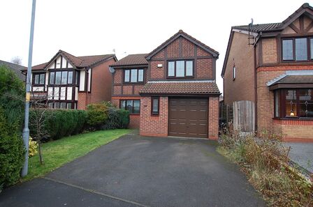 Kingsbridge Drive, 4 bedroom Detached House to rent, &pound;1,600 pcm