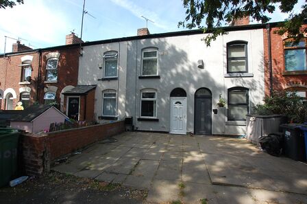 2 bedroom Mid Terrace House to rent