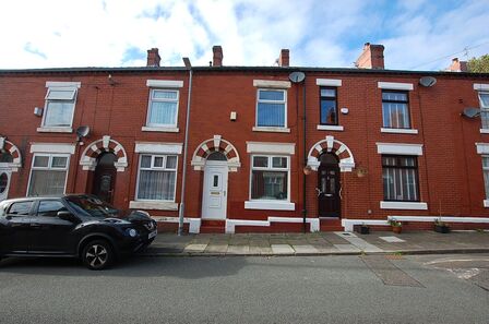 Miller Street, 2 bedroom Mid Terrace House to rent, £975 pcm