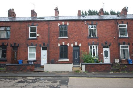 Queens Road, 3 bedroom Mid Terrace House to rent, £950 pcm
