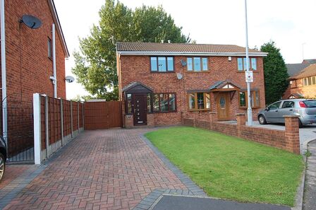 Butterley Close, 2 bedroom Semi Detached House to rent, £1,150 pcm