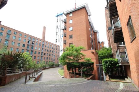 Lower Chatham Street, 1 bedroom  Flat to rent, £1,025 pcm