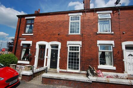 3 bedroom Mid Terrace House to rent
