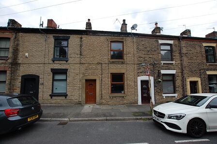 3 bedroom Mid Terrace House for sale