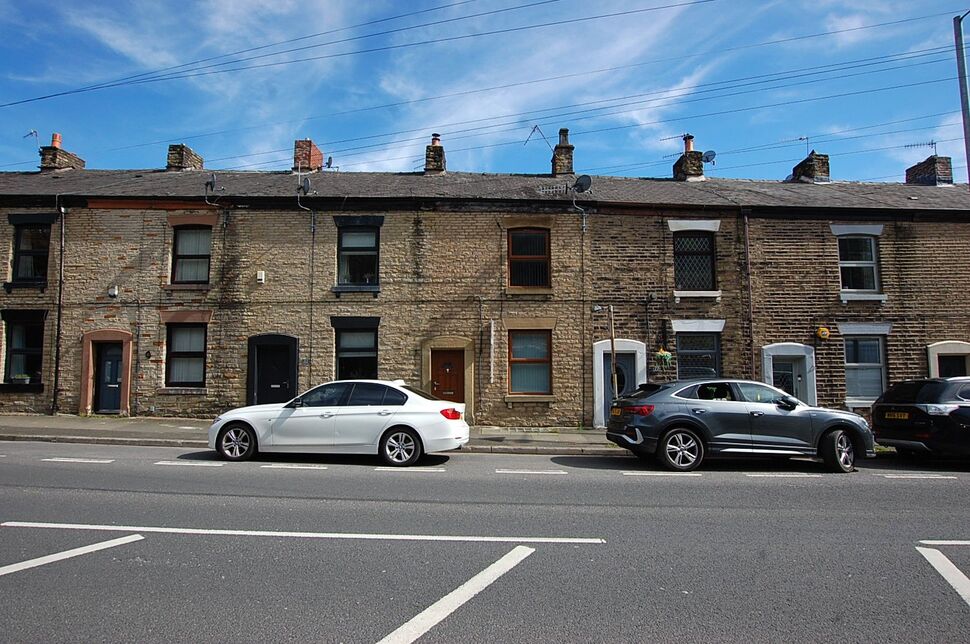 3 bedroom Mid Terrace House for sale