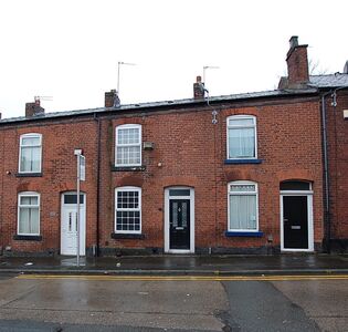 2 bedroom Mid Terrace House to rent