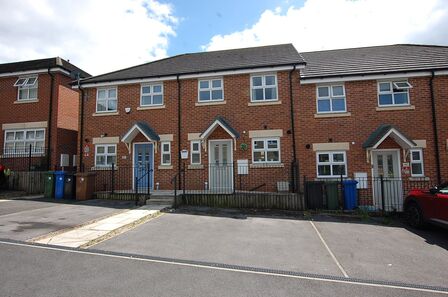 Hart Mill Close, 2 bedroom Mid Terrace House for sale, £200,000