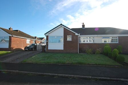 Salisbury Crescent, 2 bedroom Semi Detached Bungalow to rent, &pound;1,200 pcm