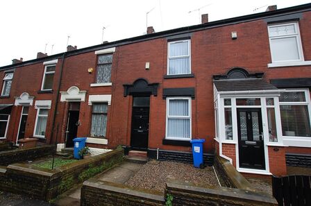 2 bedroom Mid Terrace House to rent