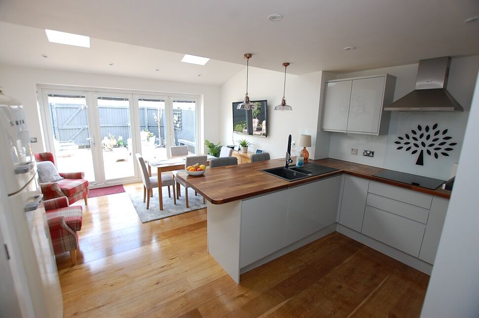 3 bedroom End Terrace House for sale, Three Counties Road, Mossley, OL5