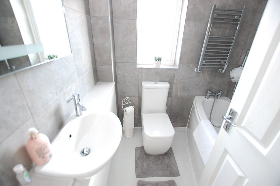 3 bedroom End Terrace House for sale, Three Counties Road, Mossley, OL5