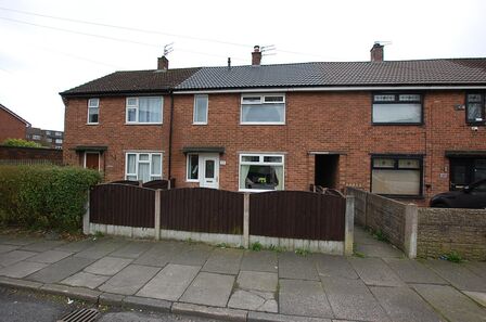 2 bedroom Mid Terrace House for sale