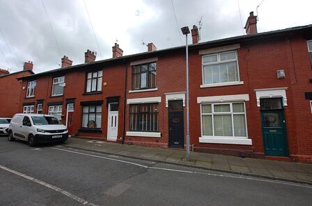 2 bedroom Mid Terrace House for sale
