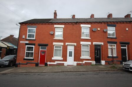 2 bedroom Mid Terrace House to rent